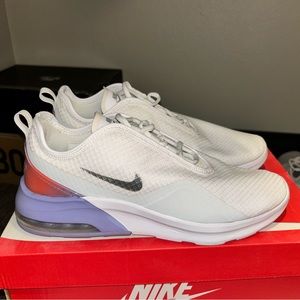 Nike Women’s Air Max Motion 2